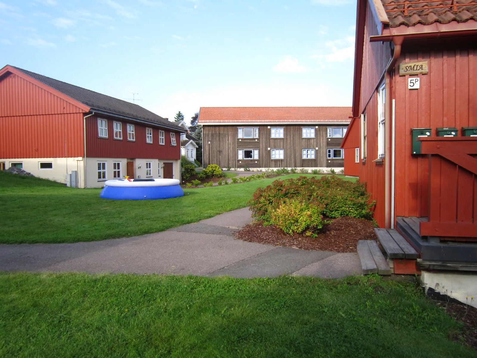 Smia, Mira, and Kårstua house